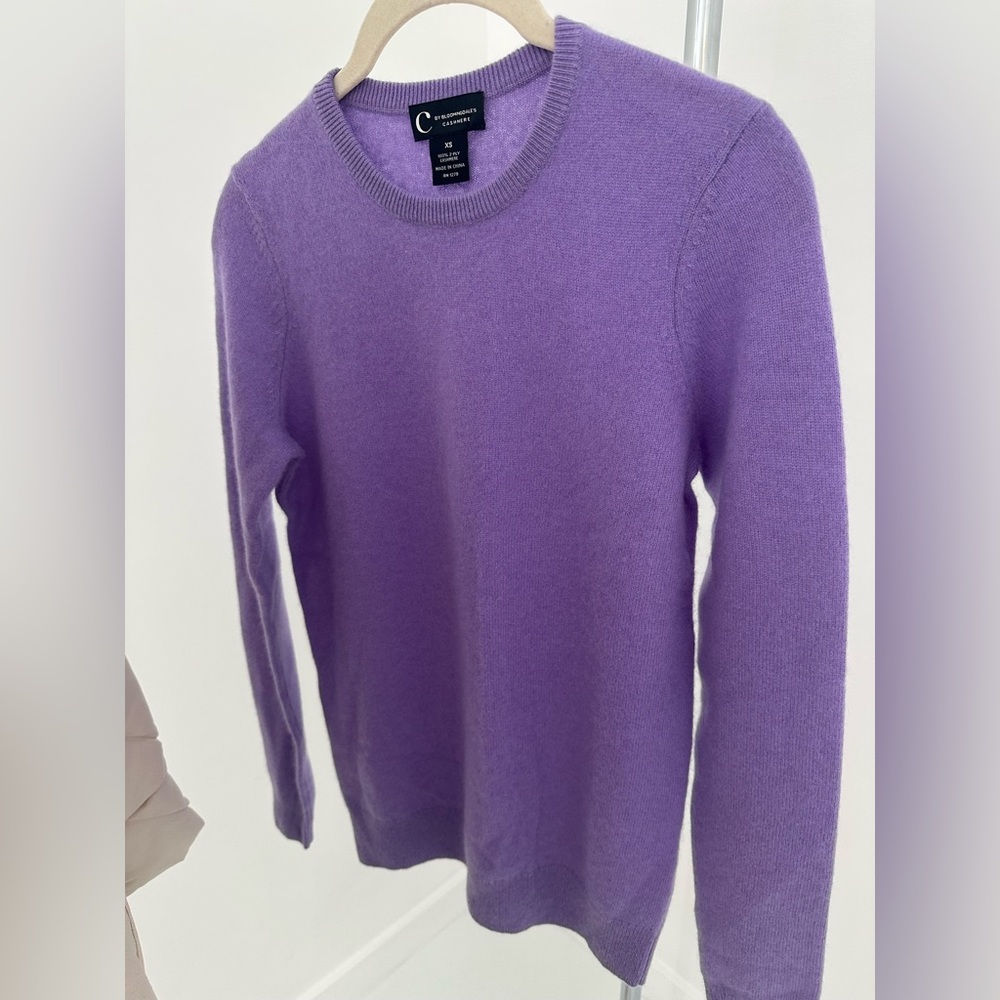 100% cashmere Bloomingdale's Lavender Crew Neck Sweater Soft Knit